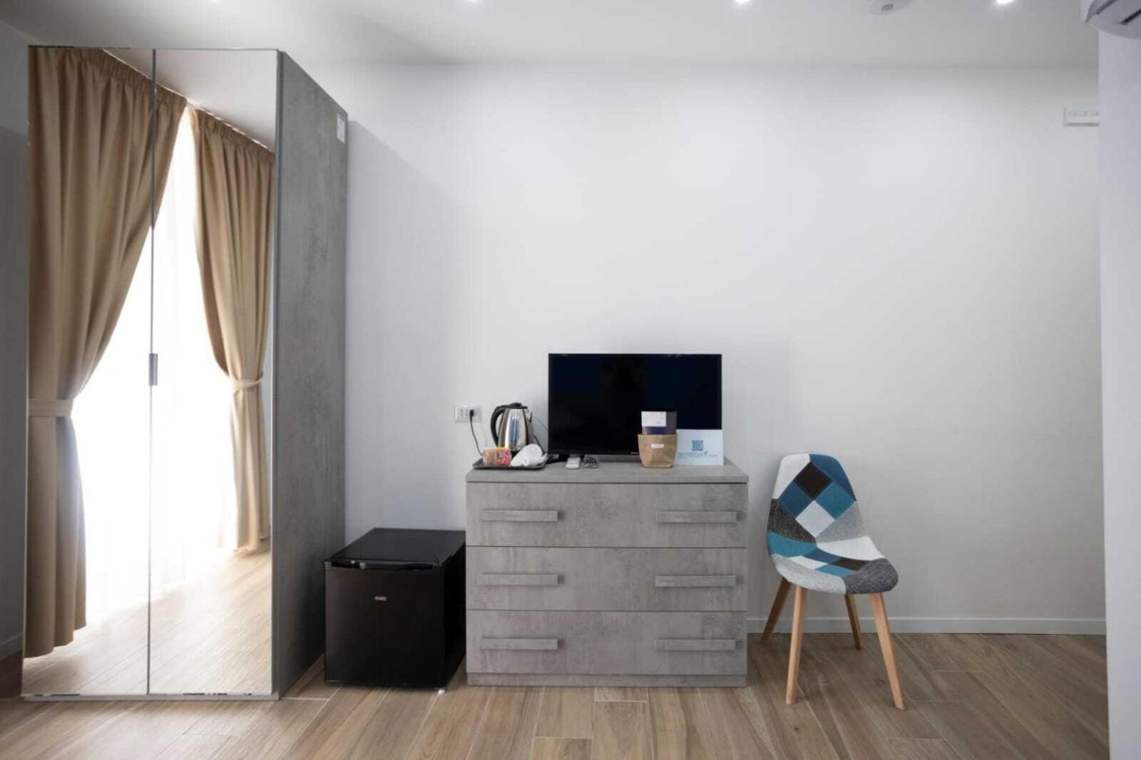 Giuly Suites & Rooms Neapol Zewnętrze zdjęcie