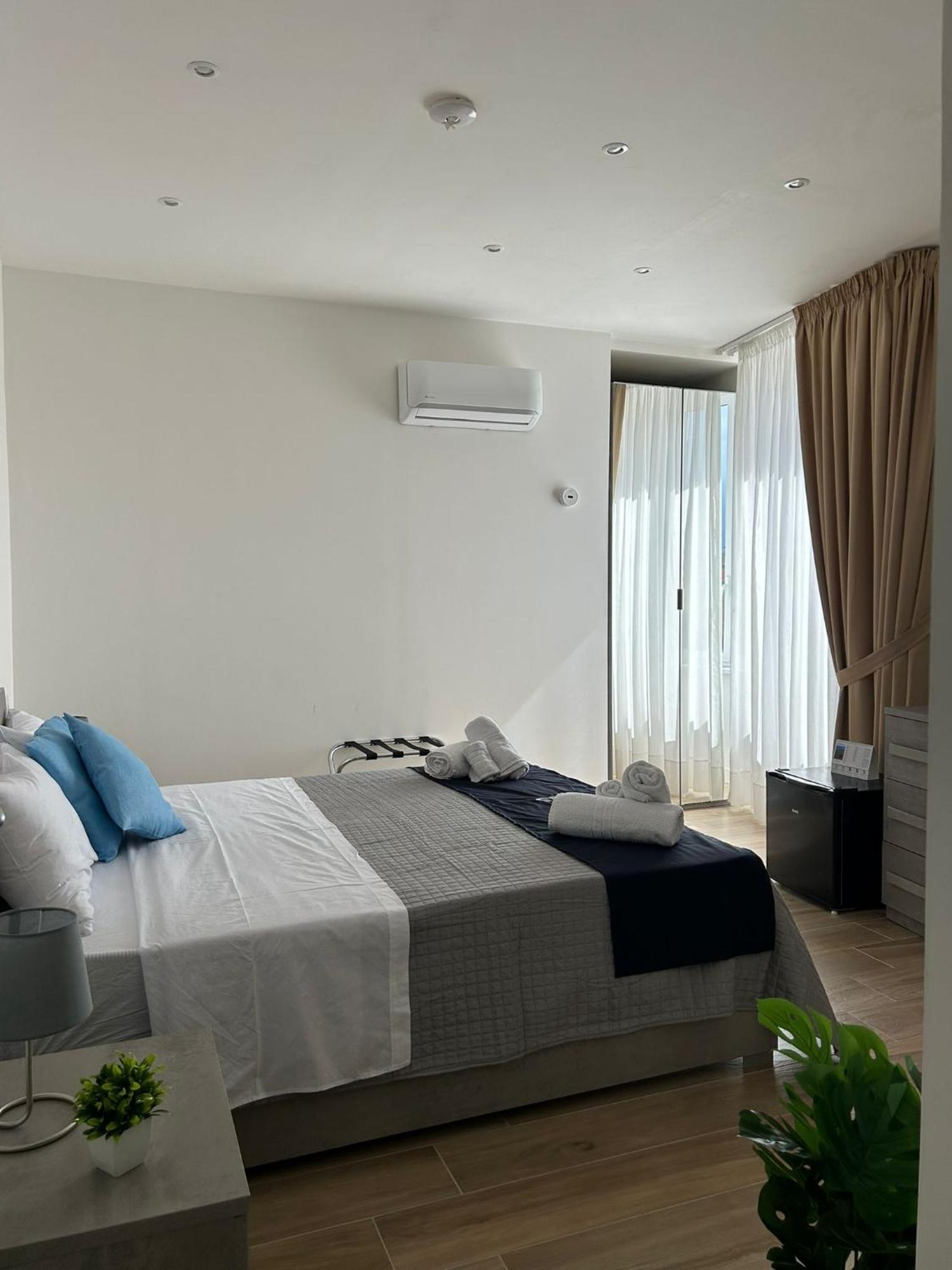Giuly Suites & Rooms Neapol Zewnętrze zdjęcie