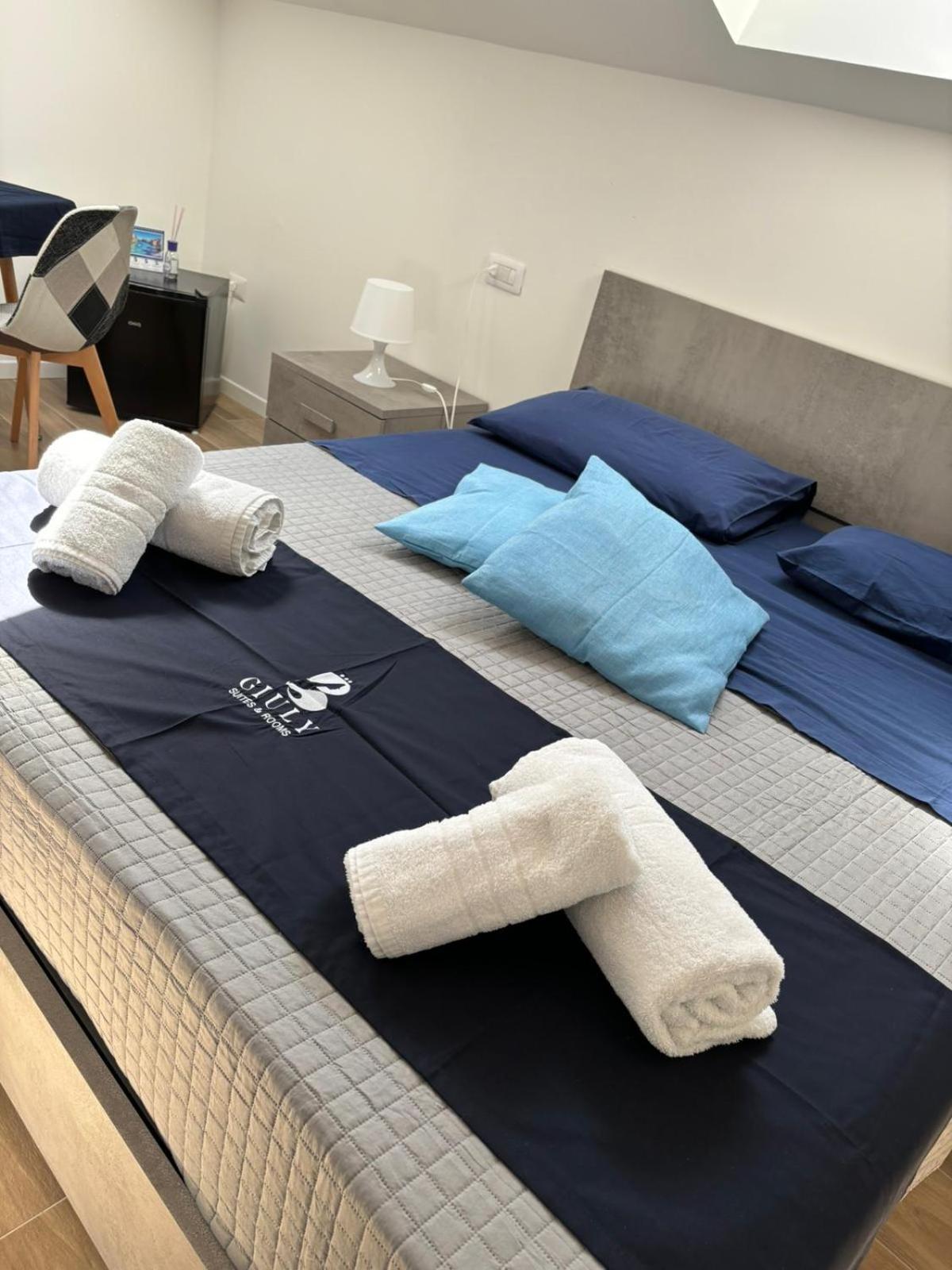 Giuly Suites & Rooms Neapol Zewnętrze zdjęcie