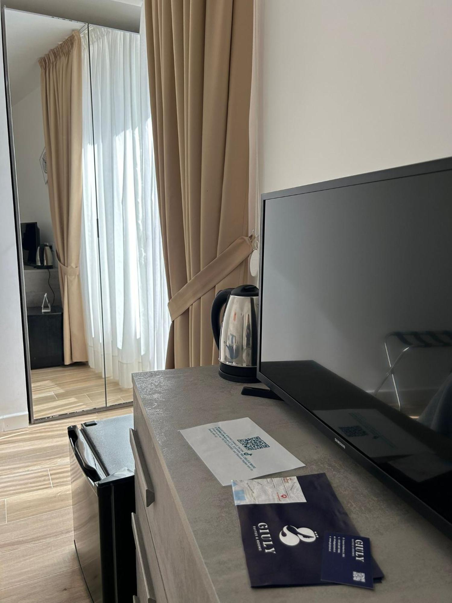 Giuly Suites & Rooms Neapol Zewnętrze zdjęcie